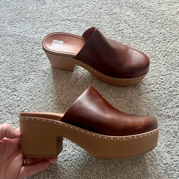 Fitflop Shoes - FitFlop Pilar Studded Size 9 Tan Brown Leather Platform Chunky Heel Mules Clogs